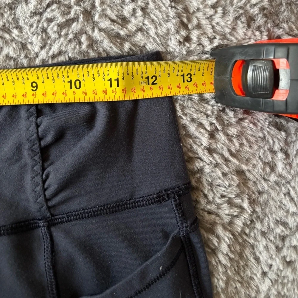 LULULEMON Women's Nothing to Hide Rouched Cropped Navy Leggings Size 4